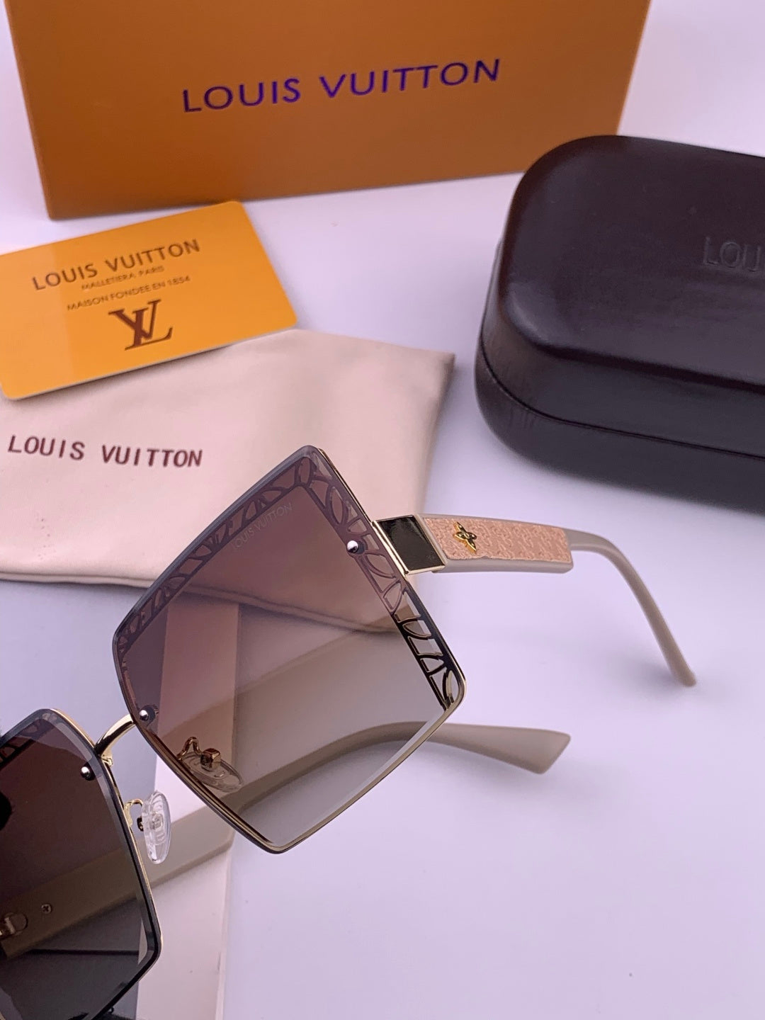 Louis Vuitton L3730 Square Gold Lens Sunglasses for Men & Women - 158173 - detail image 5