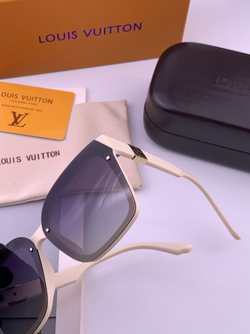 Louis Vuitton L1765 Polarized Square Gold Lens Sunglasses for Men & W - 158172 - detail image 3