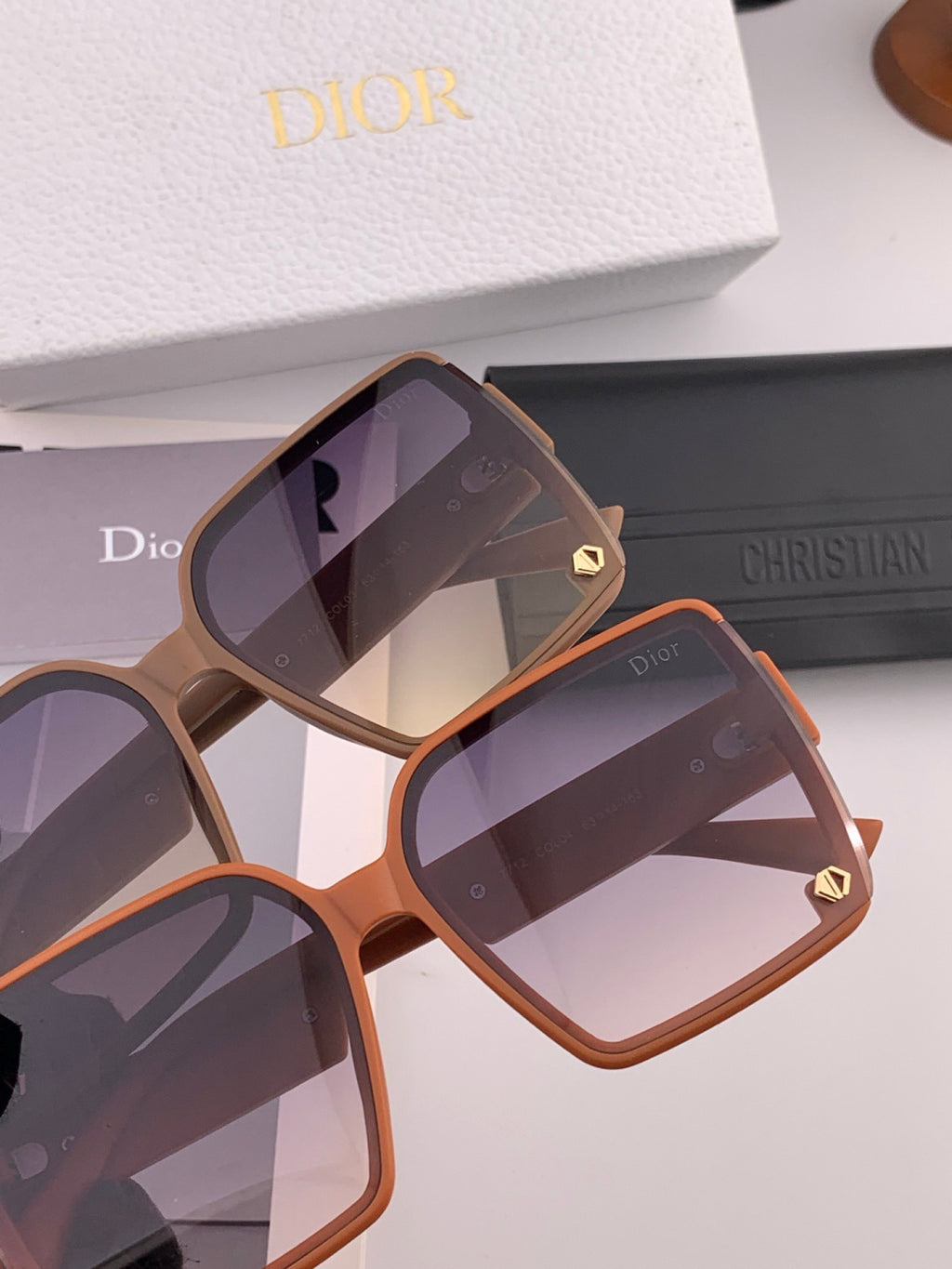 Dior CD1277 Polarized Square Red Lens Sunglasses for Women - detail image 4