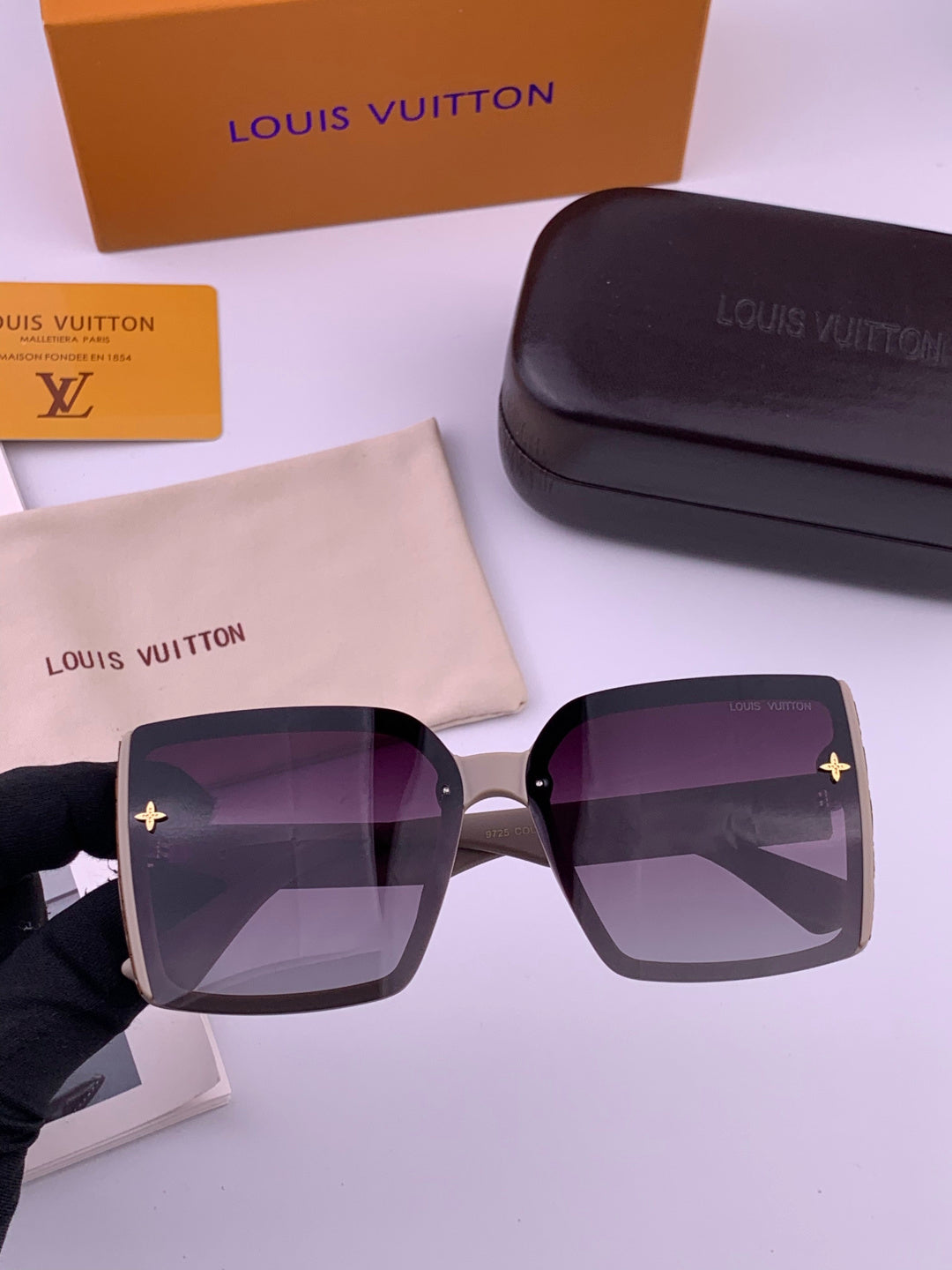 Louis Vuitton Fashion Gold Lens Sunglasses for Men & Women - 158169 - detail image 2