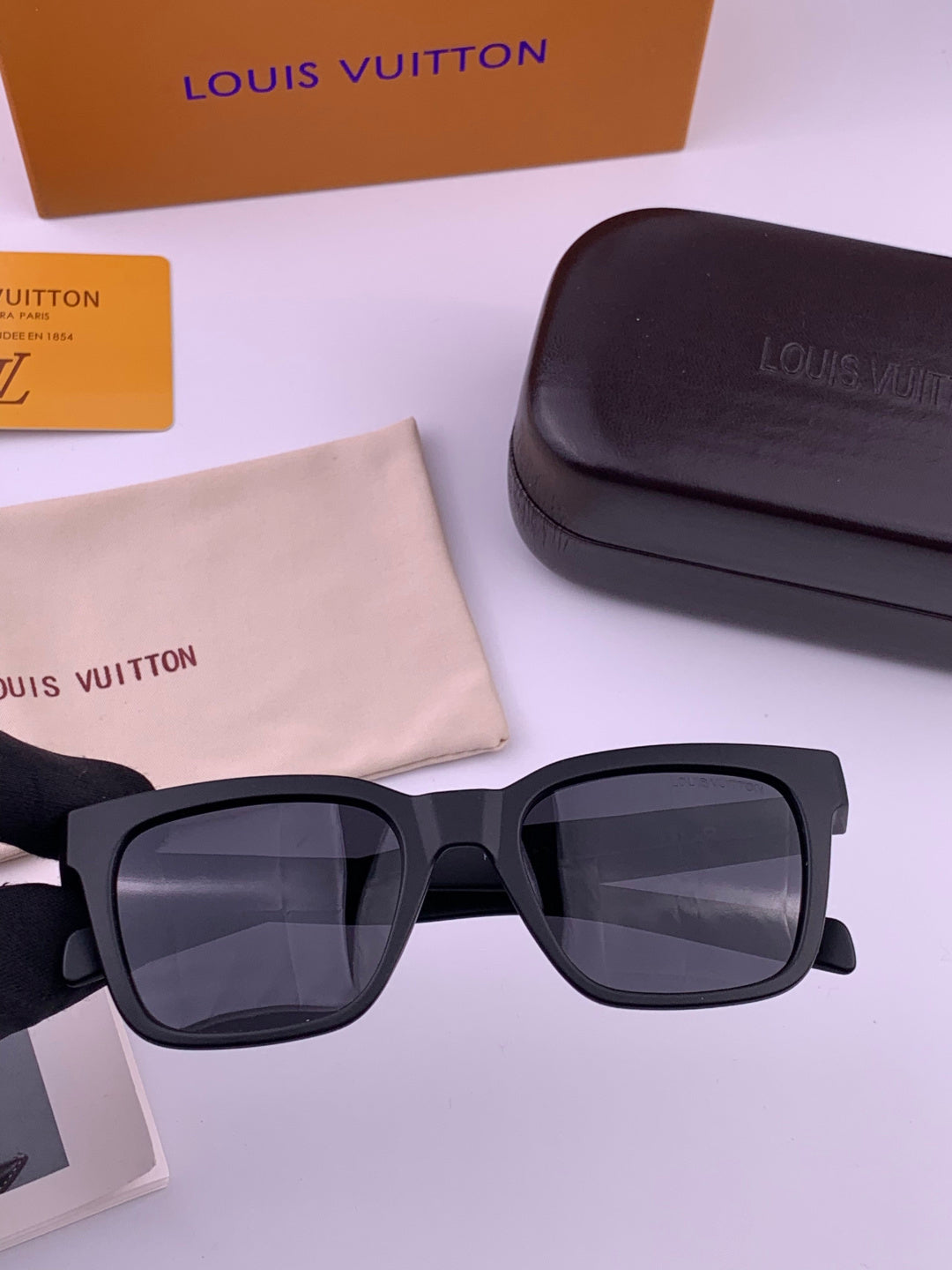 Louis Vuitton Fashion Black Lens Sunglasses for Men & Women - 158170 - detail image 2
