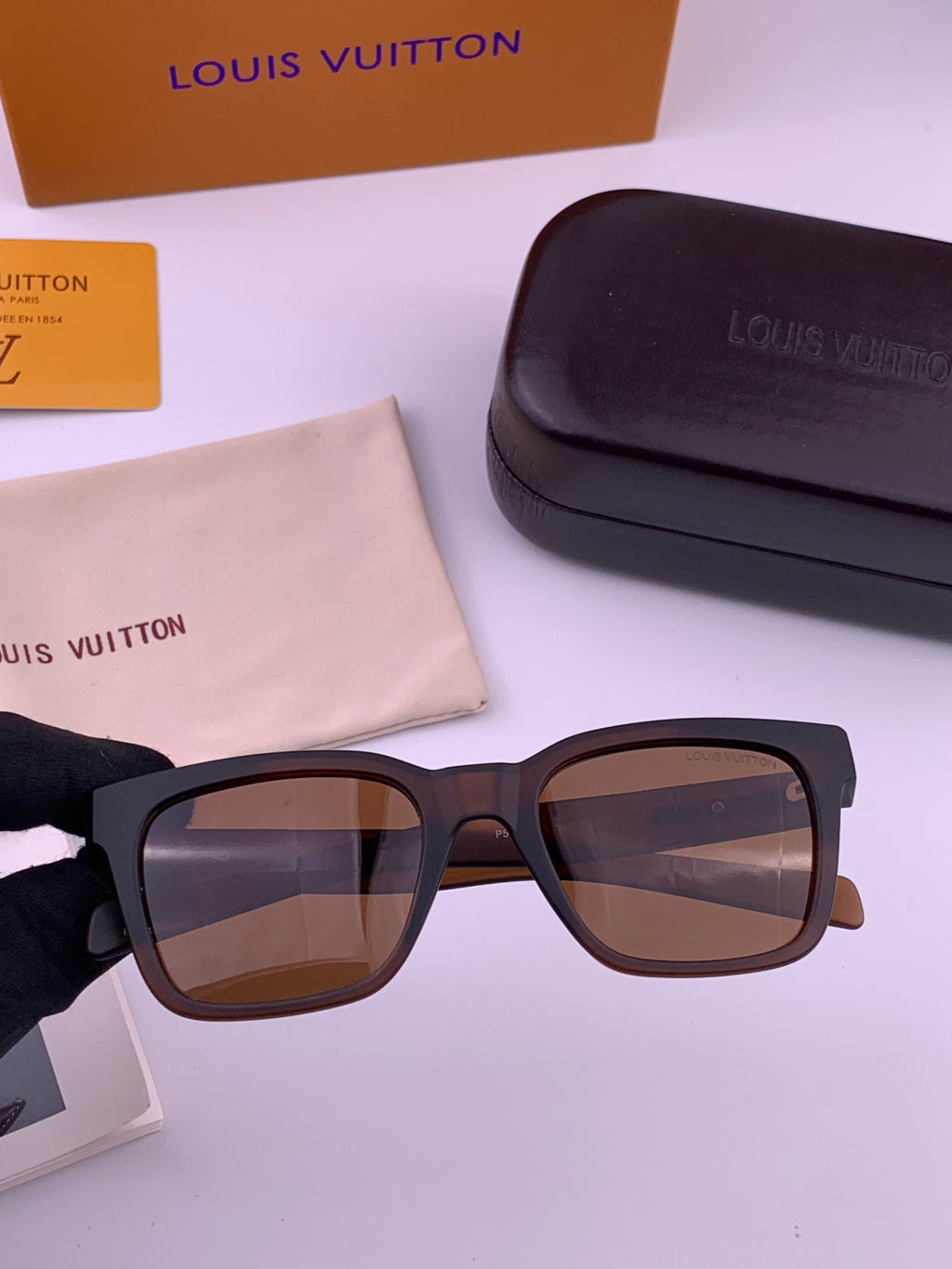Louis Vuitton Fashion Black Lens Sunglasses for Men & Women - 158170