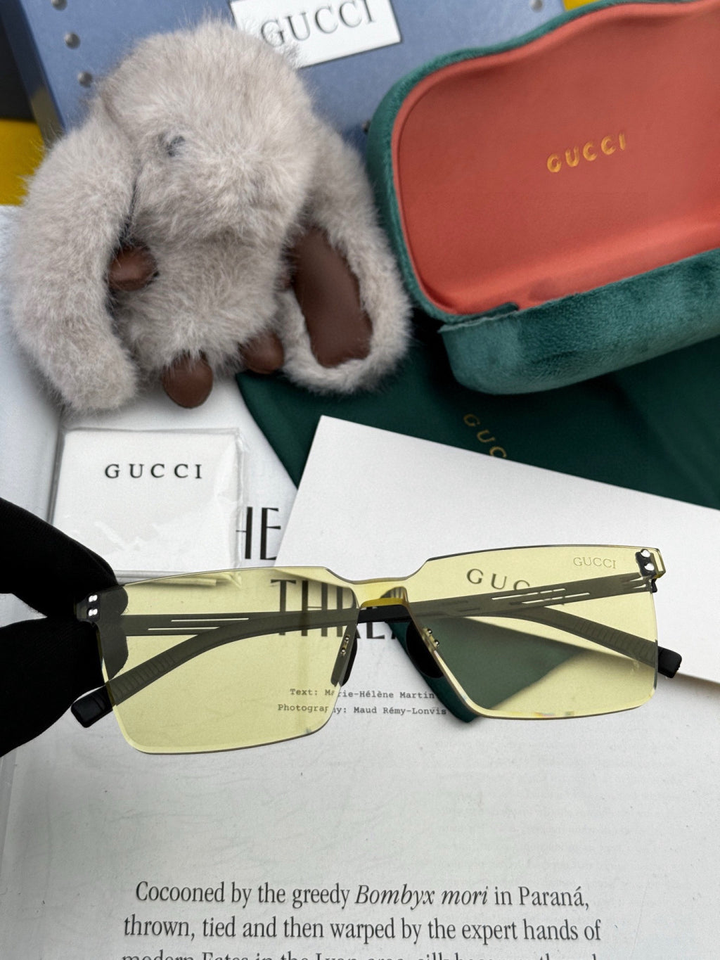 Gucci G910 Polarized Fashion Black Lens Sunglasses for Men & Women - detail image 3