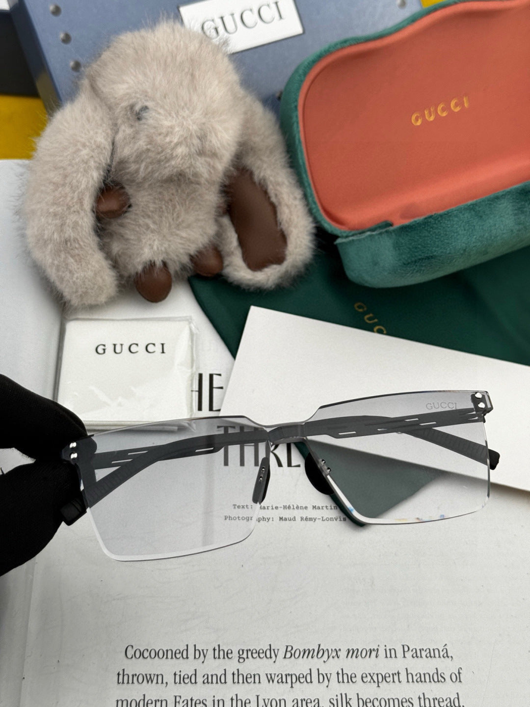 Gucci G910 Polarized Fashion Black Lens Sunglasses for Men & Women