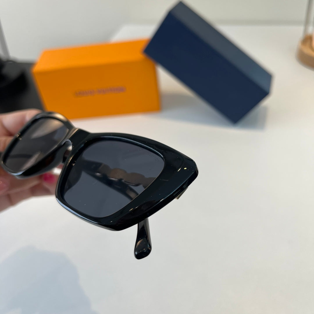 Louis Vuitton Cat-Eye Silver Lens Sunglasses for Women - 398076 - detail image 7