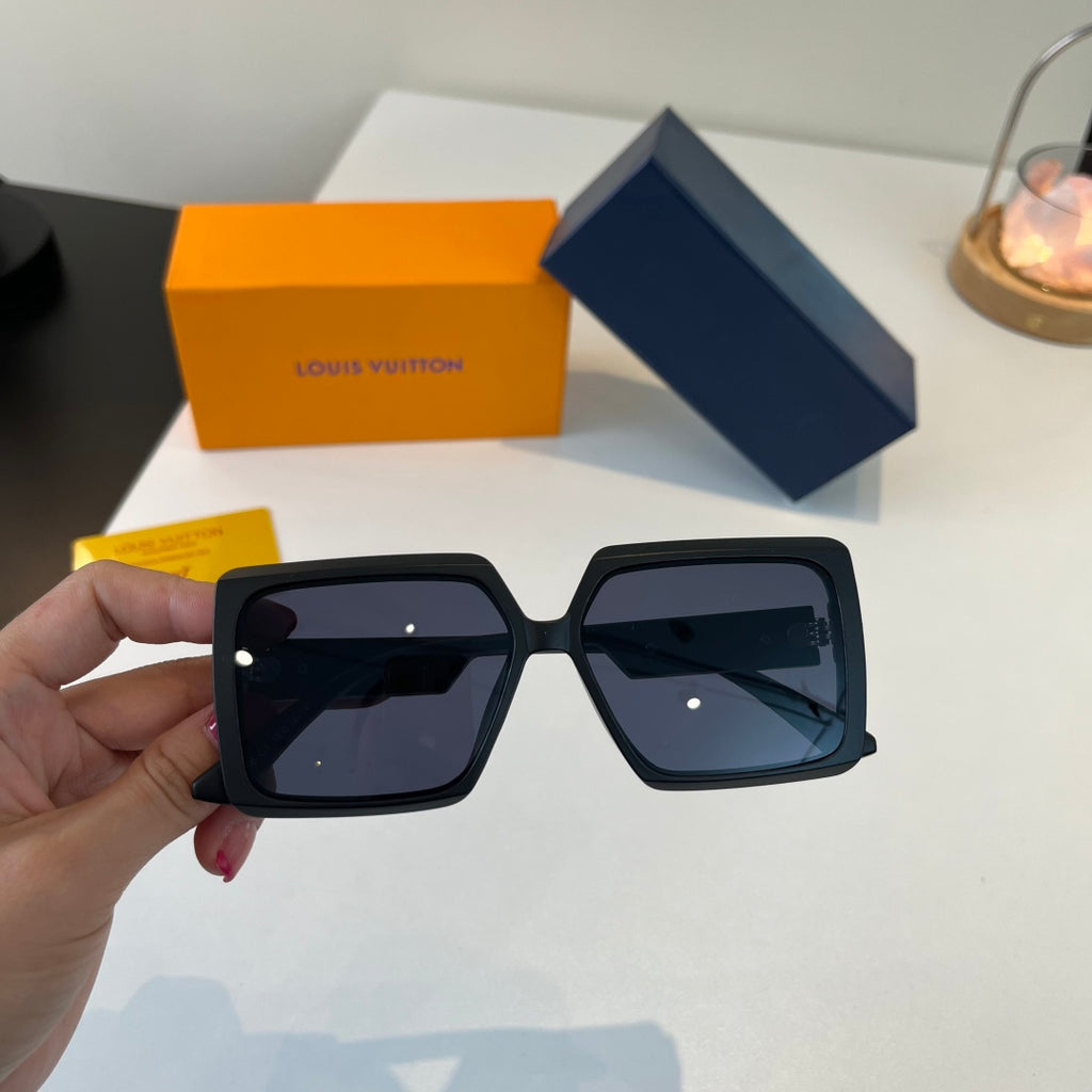 Louis Vuitton Fashion Black Lens Sunglasses for Men & Women - 357594 - detail image 6