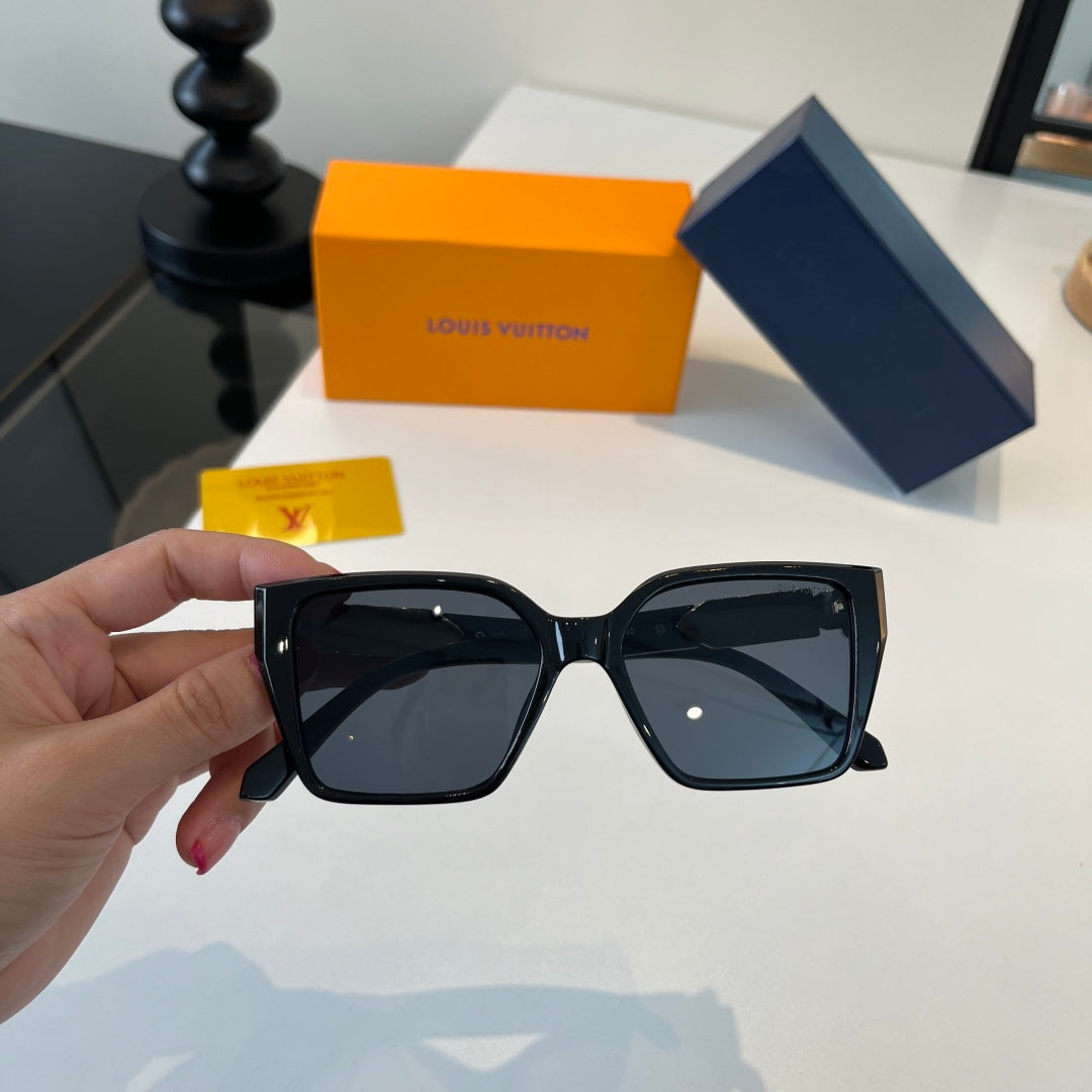 Louis Vuitton Fashion Black Lens Sunglasses for Men & Women - 357599 - detail image 5