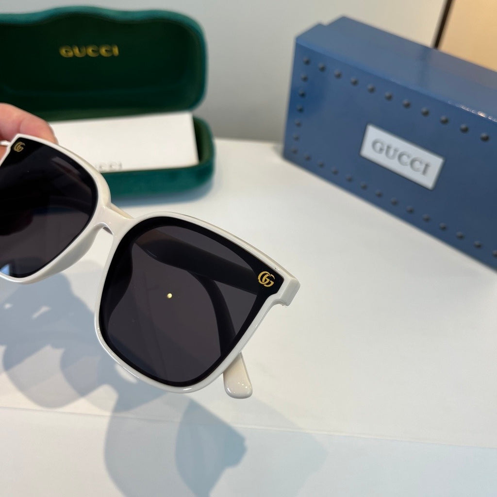 Gucci Oversized Silver Lens Sunglasses for Men & Women - 486347 - detail image 5