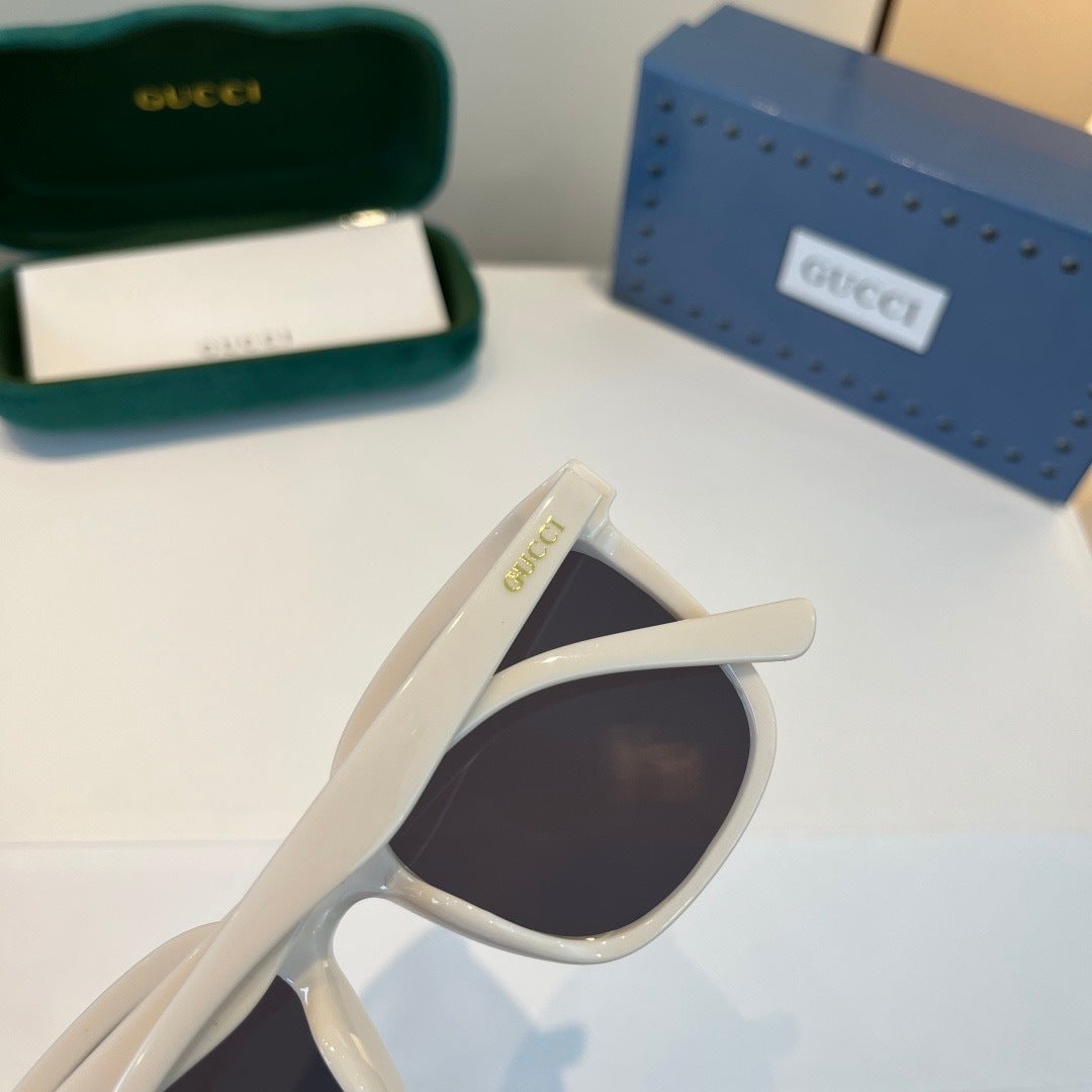 Gucci Oversized Silver Lens Sunglasses for Men & Women - 486347 - detail image 8