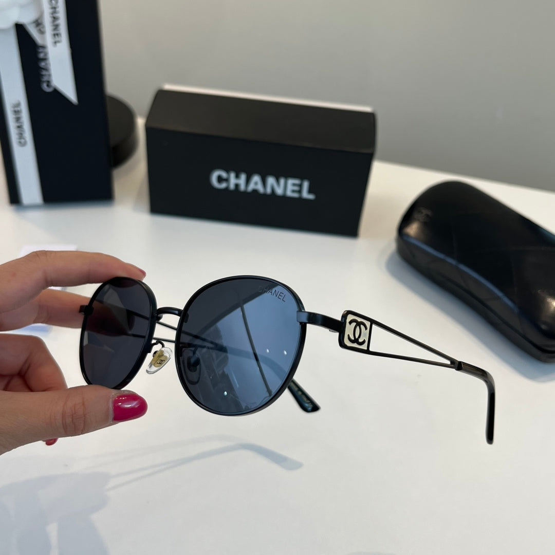 Chanel Fashion Black Lens Sunglasses for Men & Women - 398512 - detail image 4