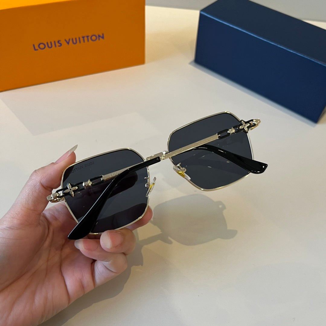 Louis Vuitton Fashion Silver Lens Sunglasses for Men & Women - 431195 - detail image 4