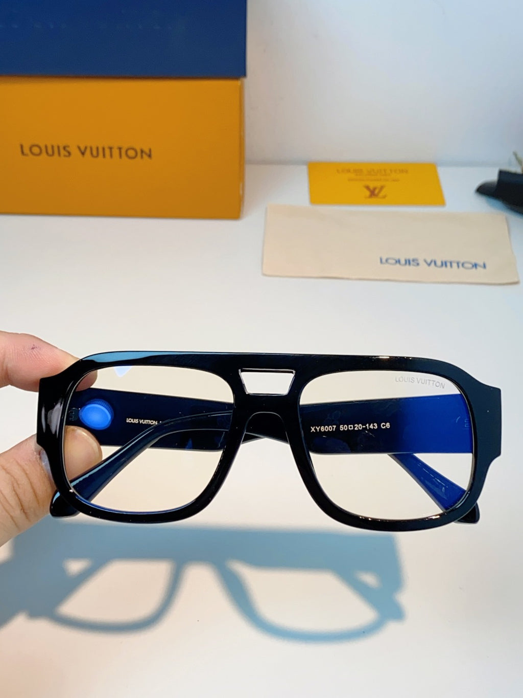 Louis Vuitton Aviator Black Lens Sunglasses for Men & Women - 371378 - detail image 4