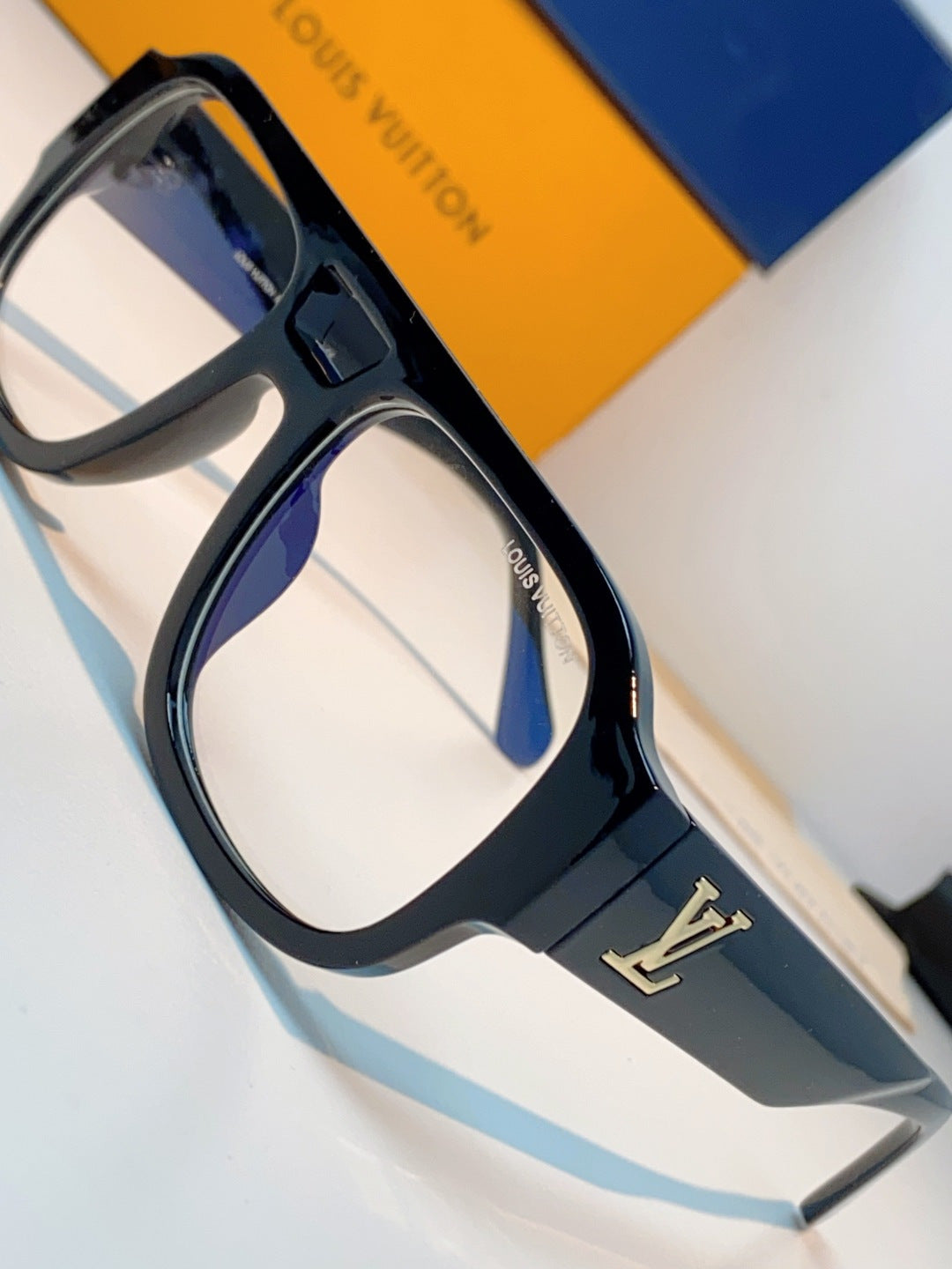 Louis Vuitton Aviator Black Lens Sunglasses for Men & Women - 371378 - detail image 7