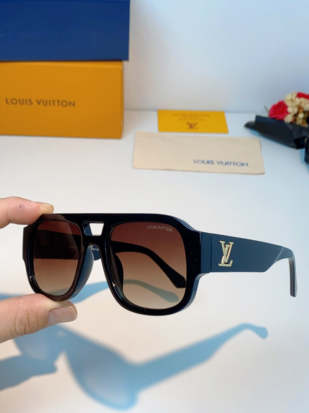 Louis Vuitton Aviator Black Lens Sunglasses for Men & Women - 371381 - detail image 6