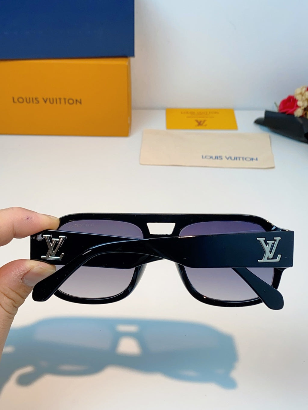 Louis Vuitton Aviator Blue Lens Sunglasses for Men & Women - 371382 - detail image 5