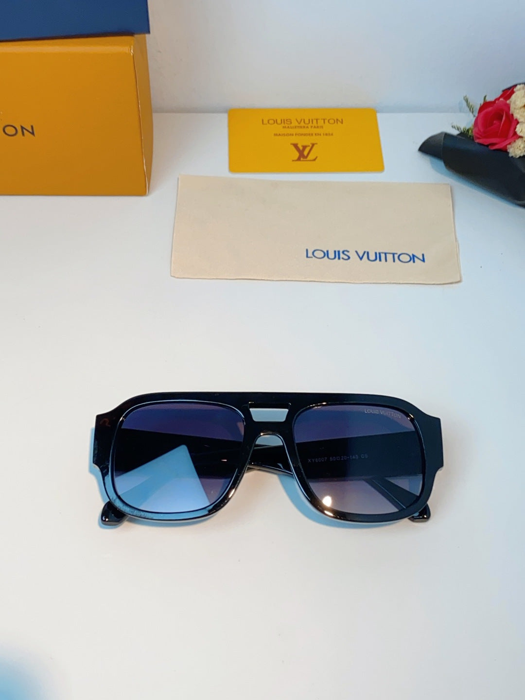 Louis Vuitton Aviator Blue Lens Sunglasses for Men & Women - 371382 - detail image 9