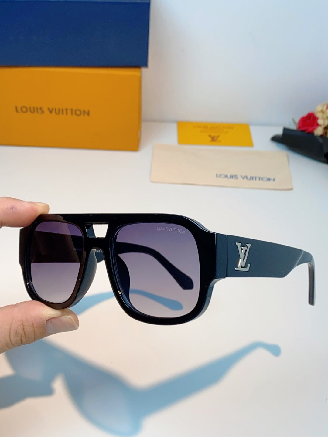 Louis Vuitton Aviator Blue Lens Sunglasses for Men & Women - 371382 - detail image 6