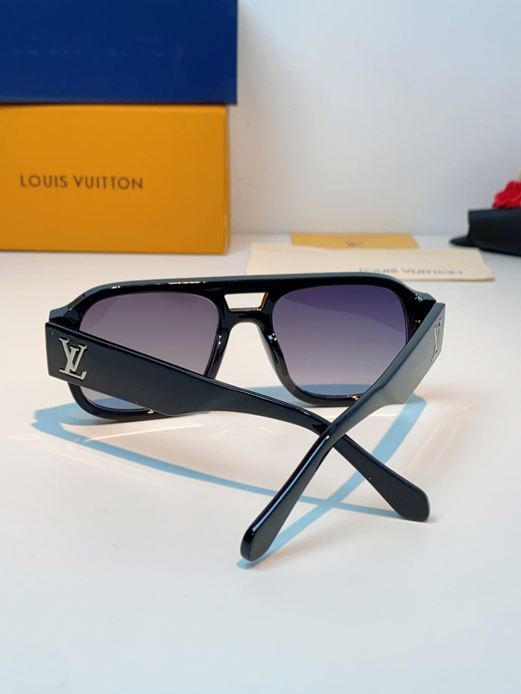 Louis Vuitton Aviator Blue Lens Sunglasses for Men & Women - 371382 - detail image 3