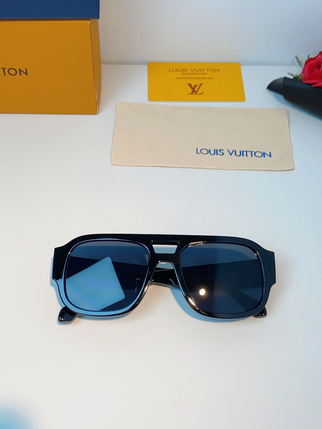 Louis Vuitton Aviator Black Lens Sunglasses for Men & Women - 371384 - detail image 9