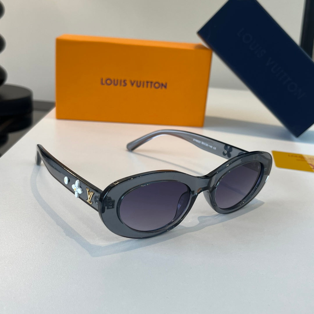 Louis Vuitton Fashion Black Lens Sunglasses for Men & Women - 371420