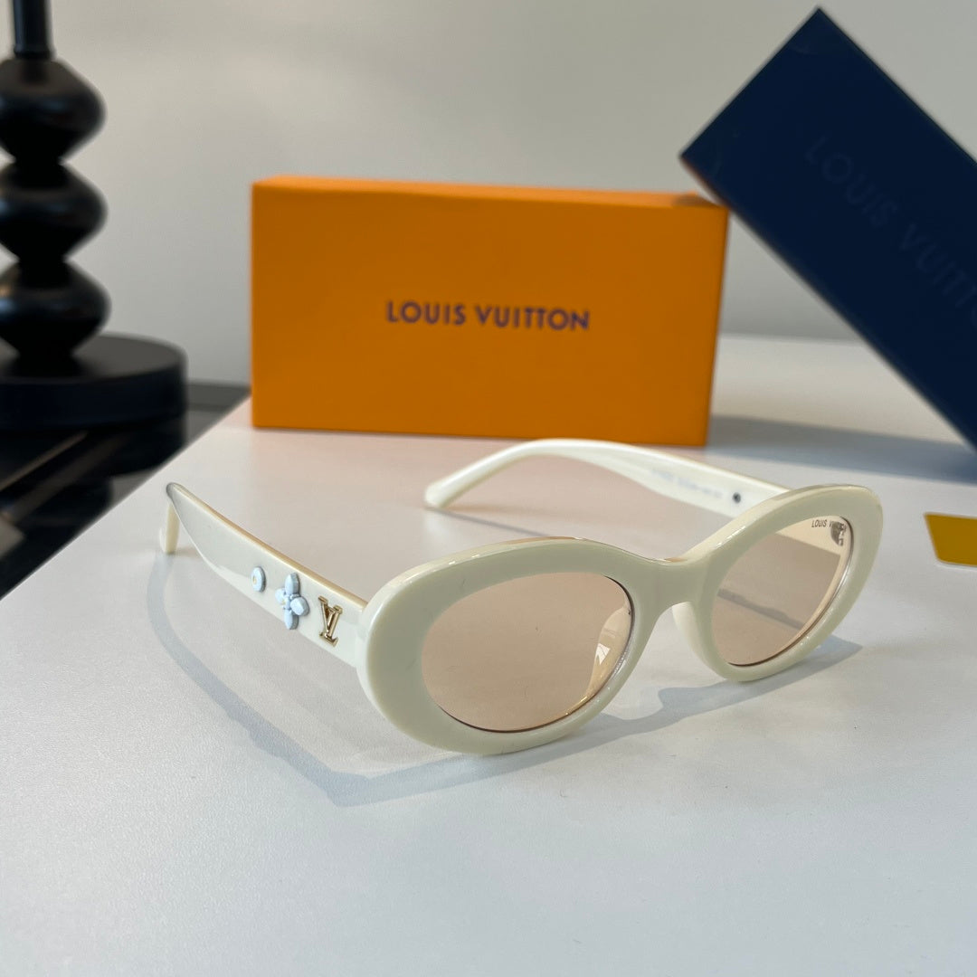 Louis Vuitton Fashion Silver Lens Sunglasses for Men & Women - 371422