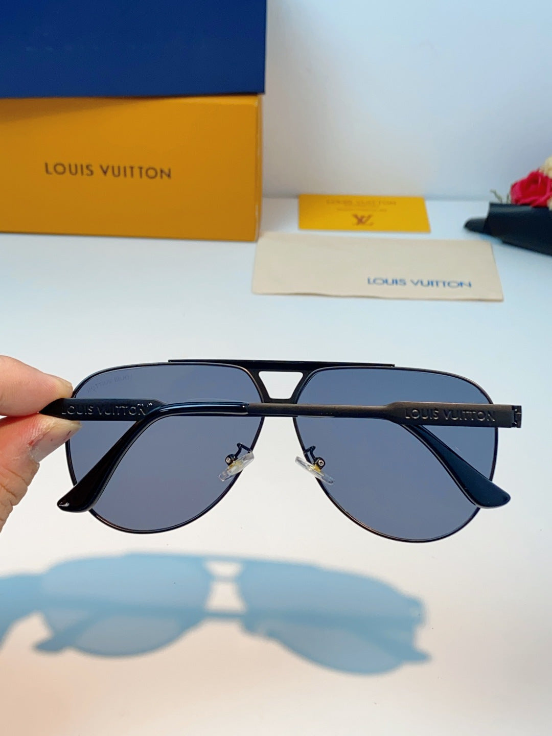 Louis Vuitton Metal Aviator Blue Lens Sunglasses for Men - detail image 5