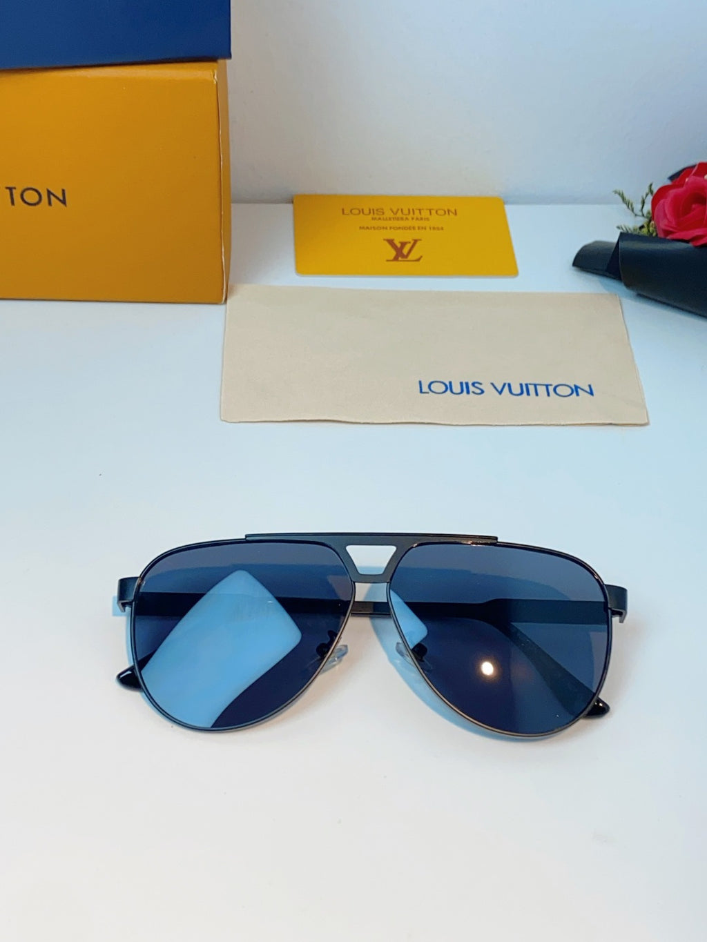 Louis Vuitton Metal Aviator Blue Lens Sunglasses for Men - detail image 9