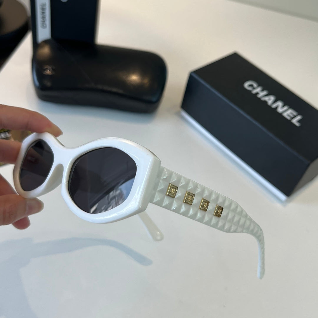Chanel Oversized Silver Lens Sunglasses for Men & Women - 415294 - detail image 4