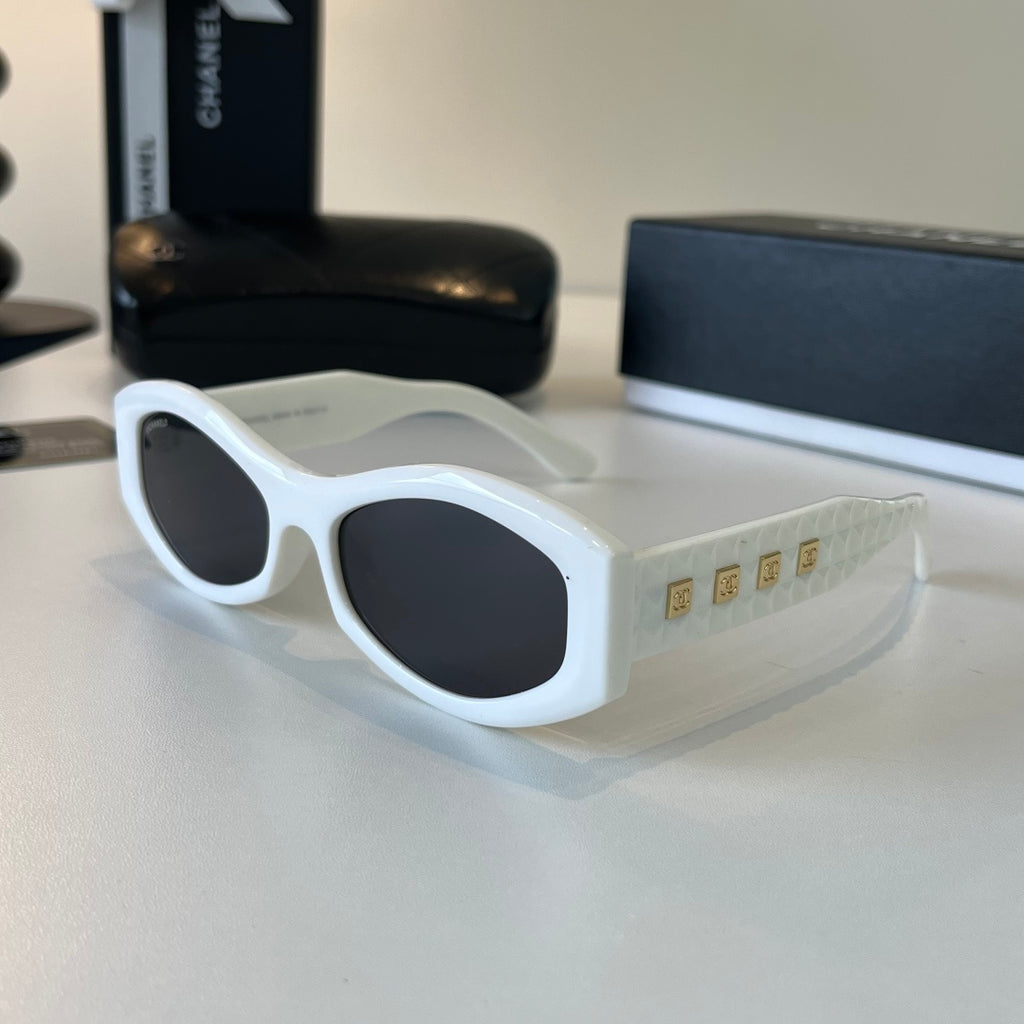 Chanel Oversized Silver Lens Sunglasses for Men & Women - 415294 - detail image 3