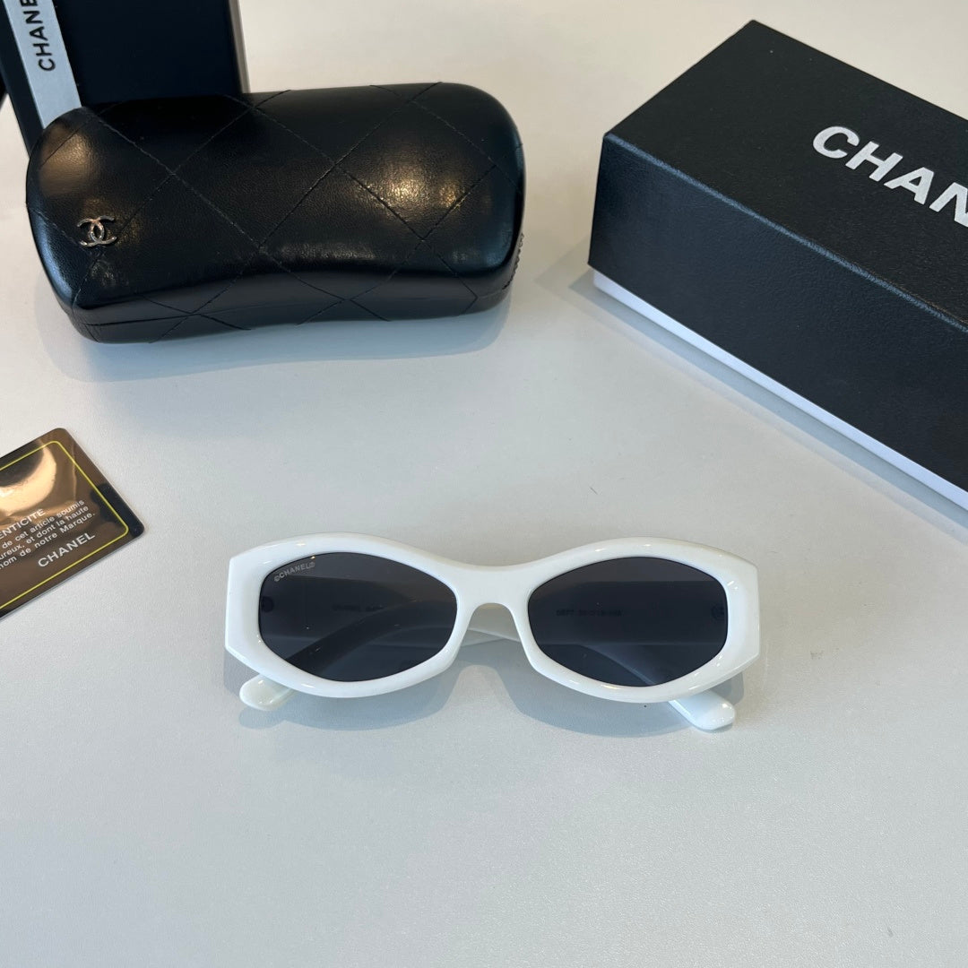Chanel Oversized Silver Lens Sunglasses for Men & Women - 415294 - detail image 5