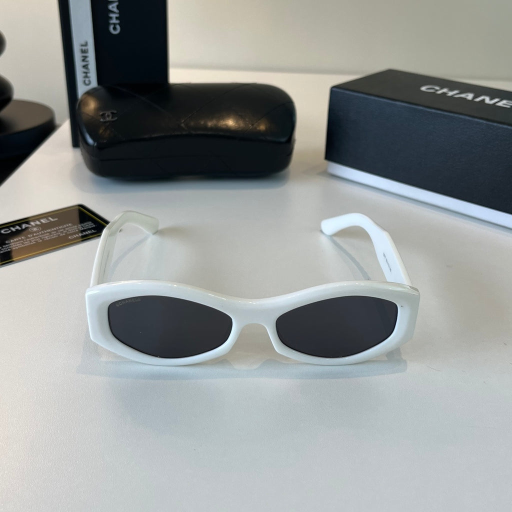 Chanel Oversized Silver Lens Sunglasses for Men & Women - 415294 - detail image 2