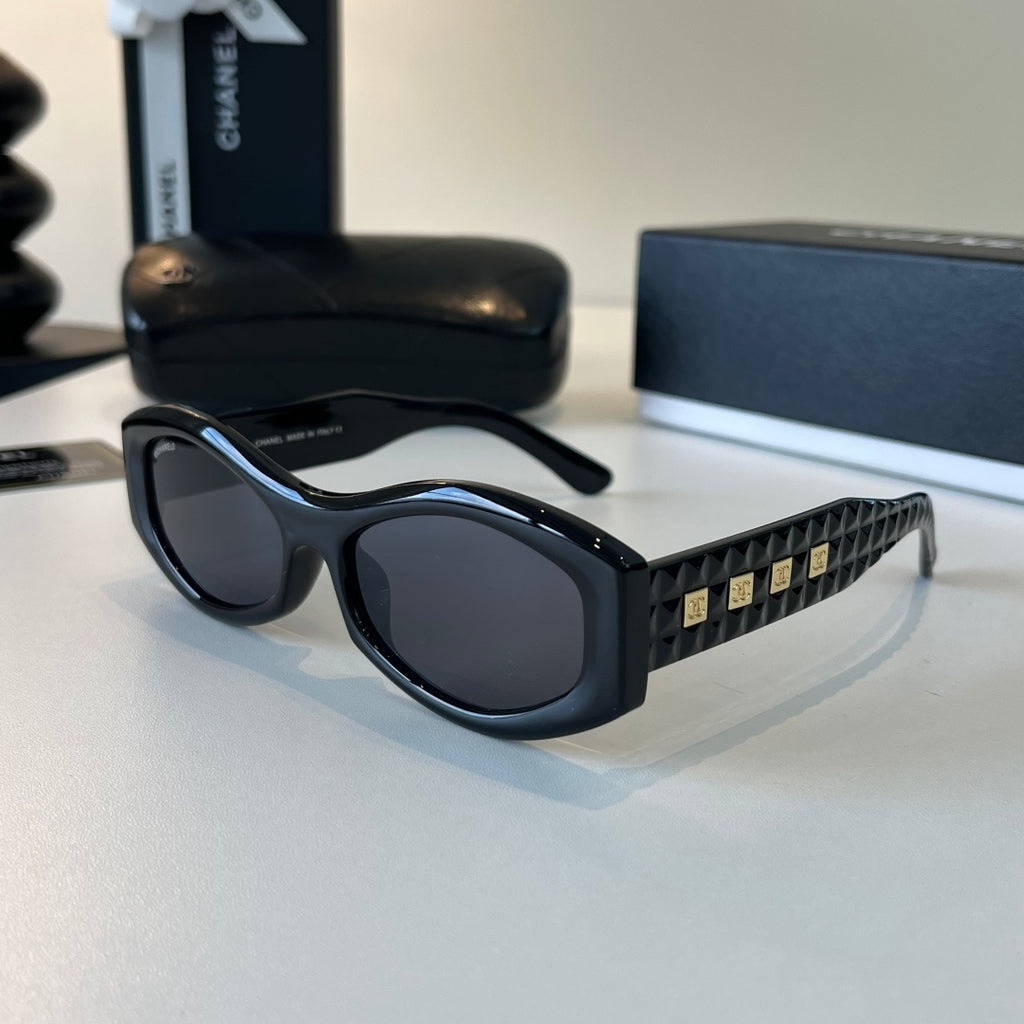 Chanel Oversized Black Lens Sunglasses for Men & Women - 415295 - detail image 3