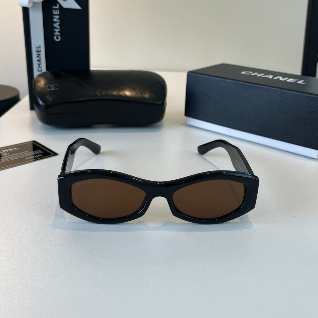 Chanel Oversized Black Lens Sunglasses for Men & Women - 415296 - detail image 2