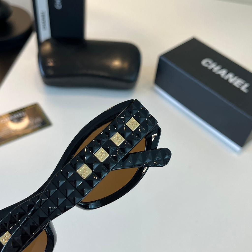 Chanel Oversized Black Lens Sunglasses for Men & Women - 415296 - detail image 6