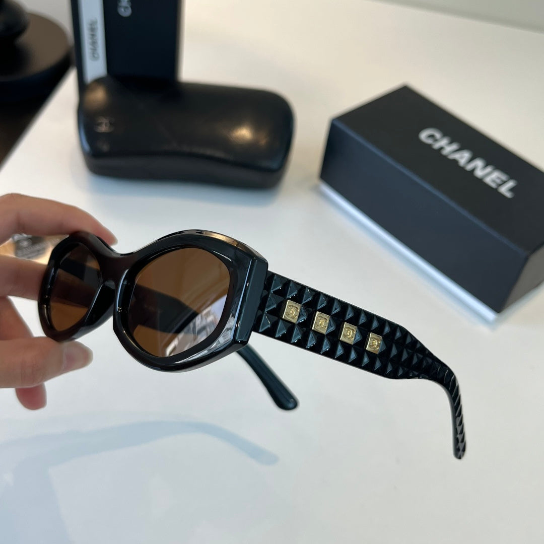 Chanel Oversized Black Lens Sunglasses for Men & Women - 415296 - detail image 4