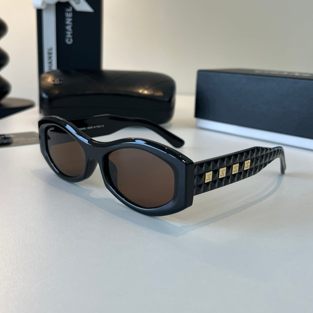 Chanel Oversized Black Lens Sunglasses for Men & Women - 415296 - detail image 3
