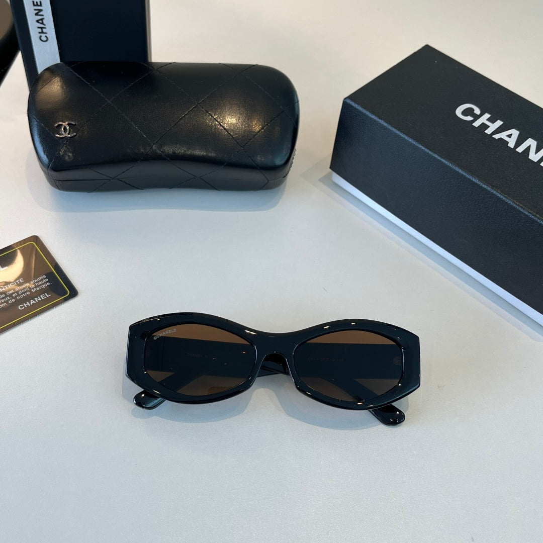 Chanel Oversized Black Lens Sunglasses for Men & Women - 415296 - detail image 5