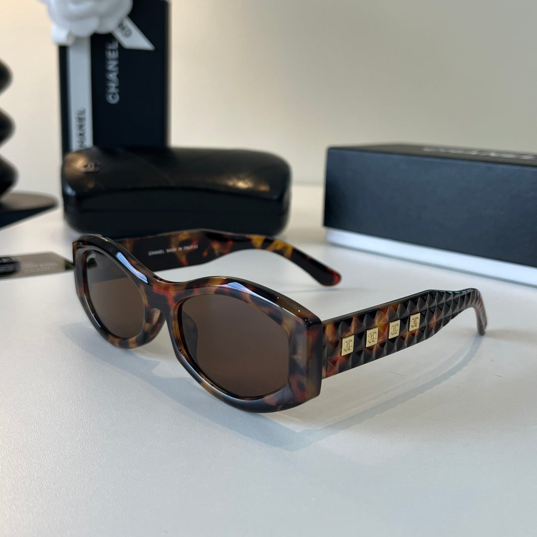 Chanel Oversized Black Lens Sunglasses for Men & Women - 415297 - detail image 3
