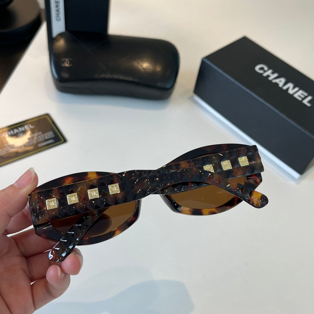Chanel Oversized Black Lens Sunglasses for Men & Women - 415297 - detail image 6