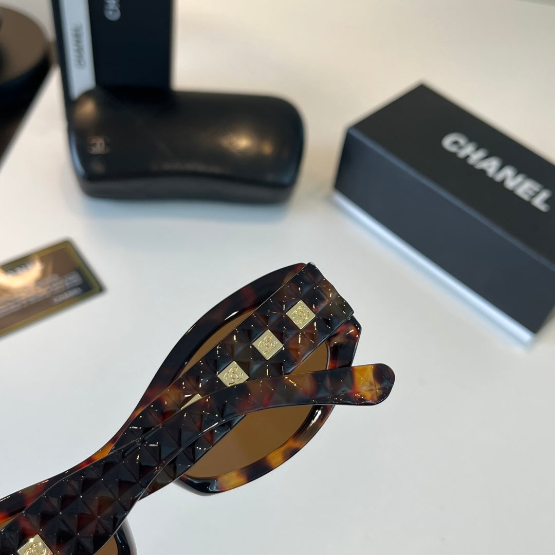 Chanel Oversized Black Lens Sunglasses for Men & Women - 415297 - detail image 5