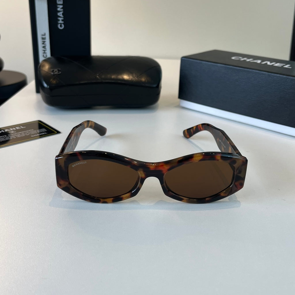 Chanel Oversized Black Lens Sunglasses for Men & Women - 415297 - detail image 2