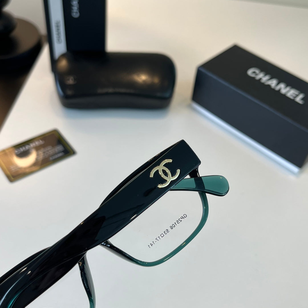 Chanel Oversized Silver Lens Sunglasses for Men & Women - 415300 - detail image 7
