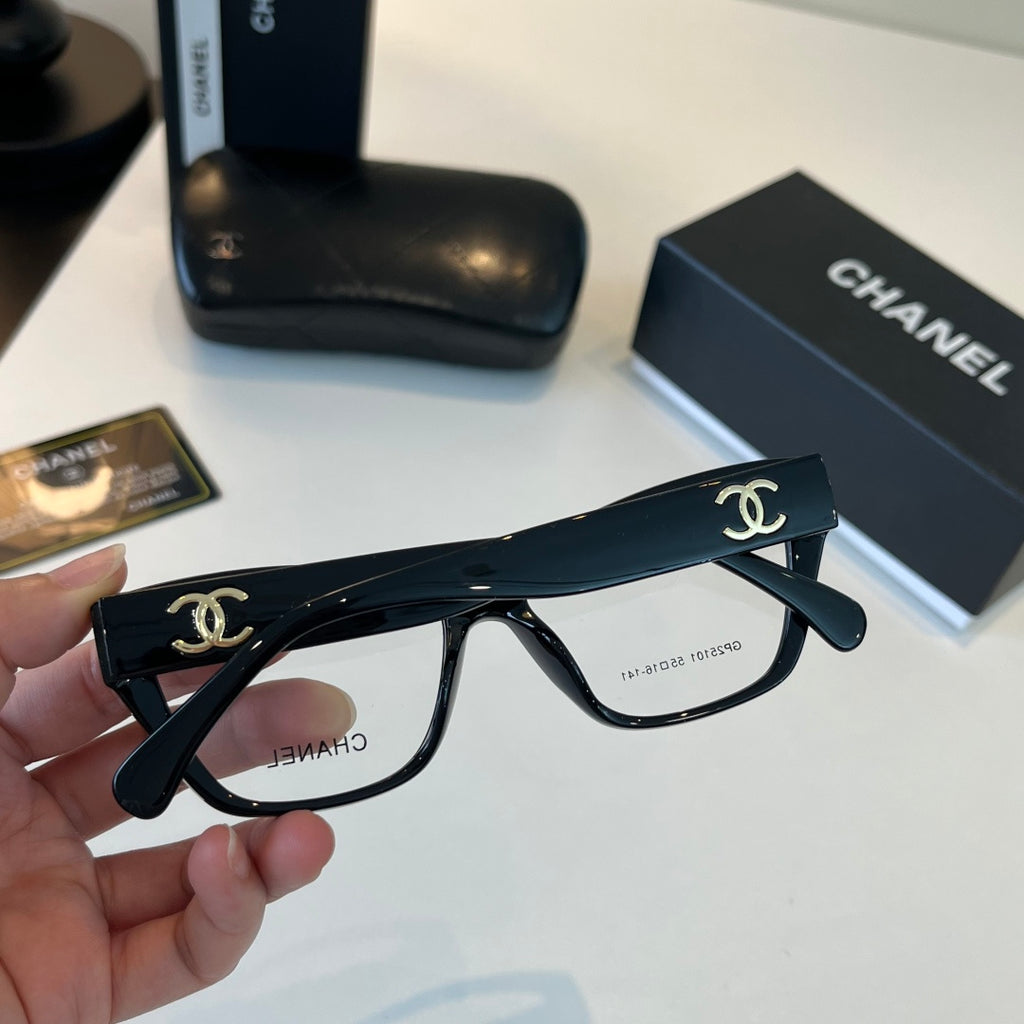 Chanel Oversized Silver Lens Sunglasses for Men & Women - 415303 - detail image 6