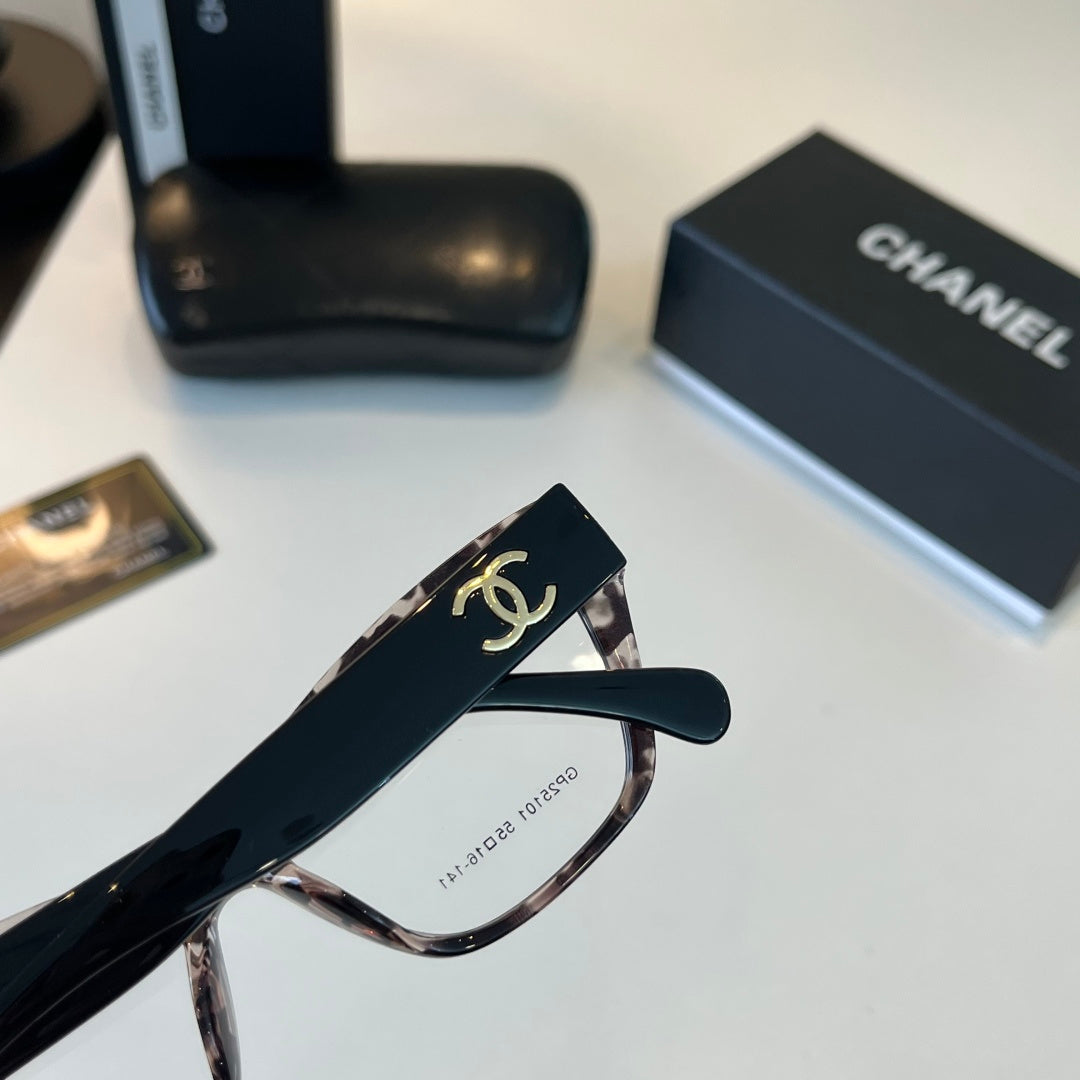 Chanel Oversized Silver Lens Sunglasses for Men & Women - 415304 - detail image 6