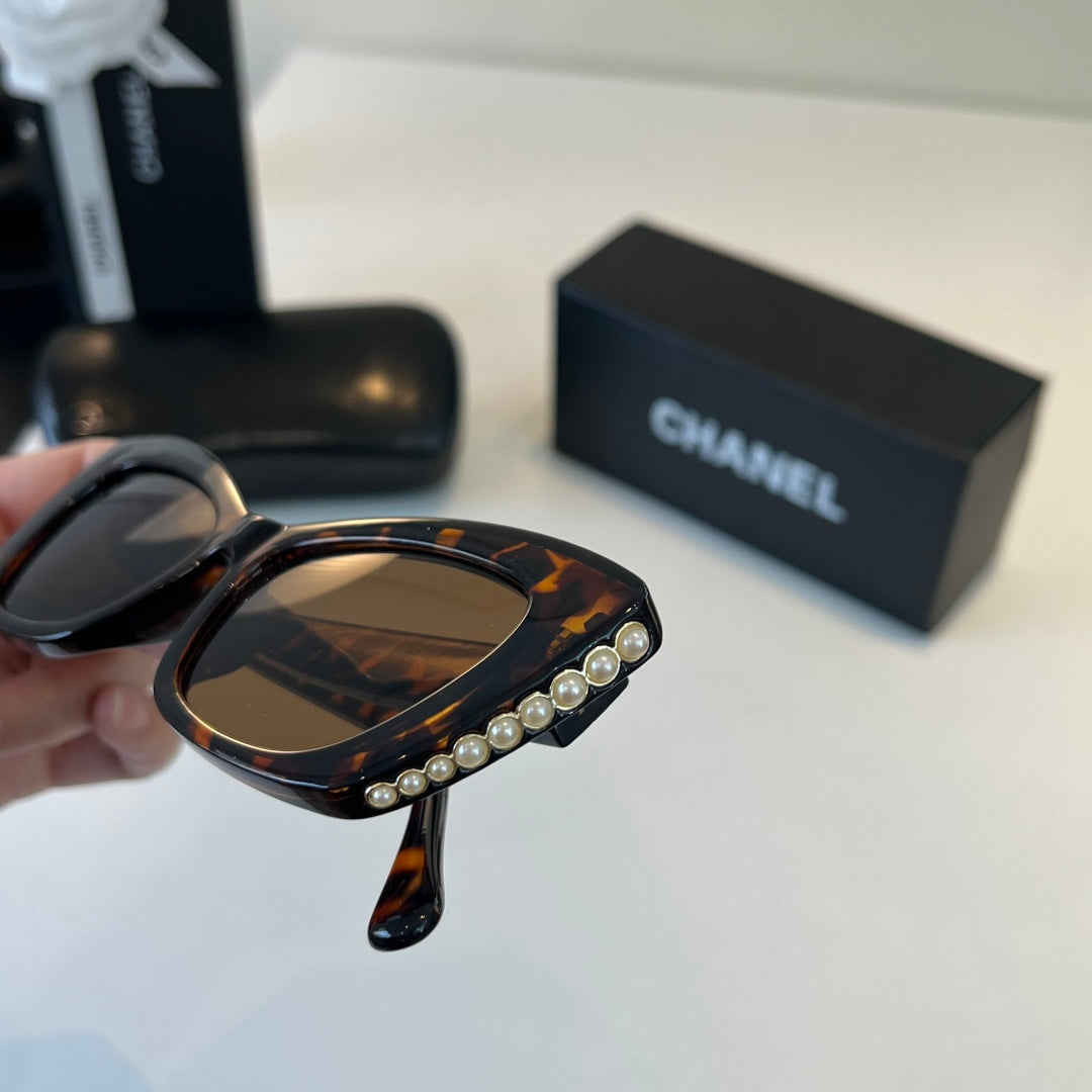 Chanel Fashion Black Lens Sunglasses for Men & Women - 358118 - detail image 6