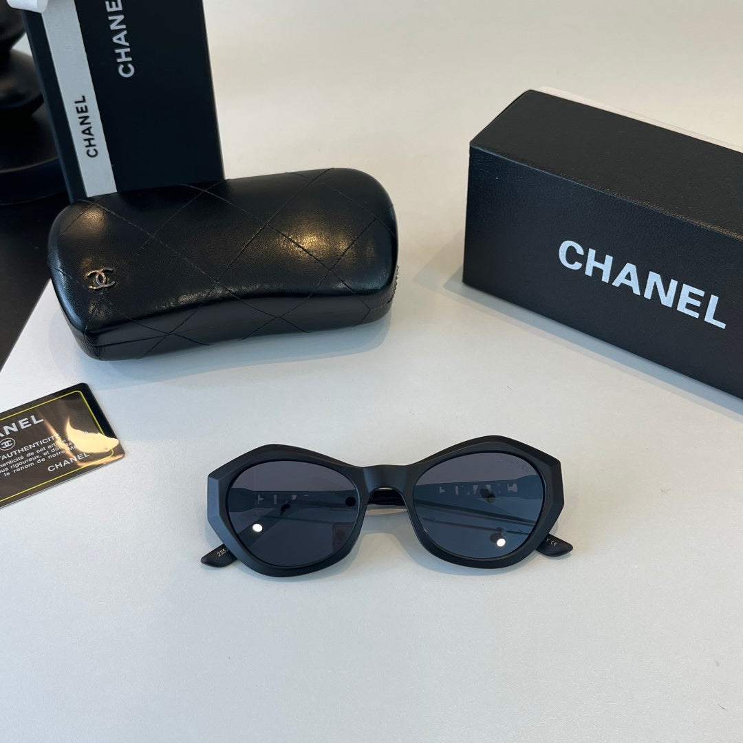 Chanel Fashion Black Lens Sunglasses for Men & Women - 493443 - detail image 4