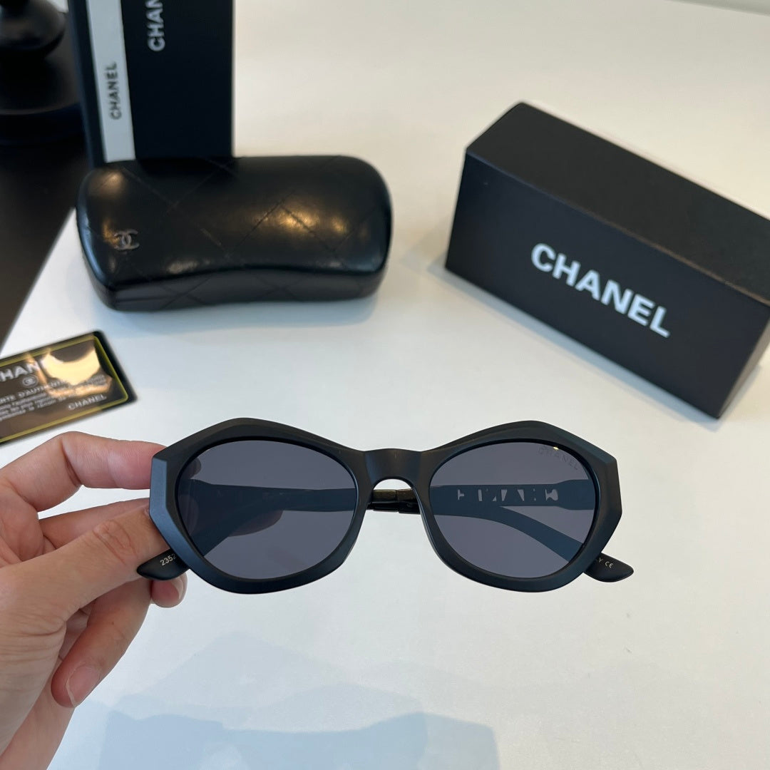 Chanel Fashion Black Lens Sunglasses for Men & Women - 358100 - detail image 5