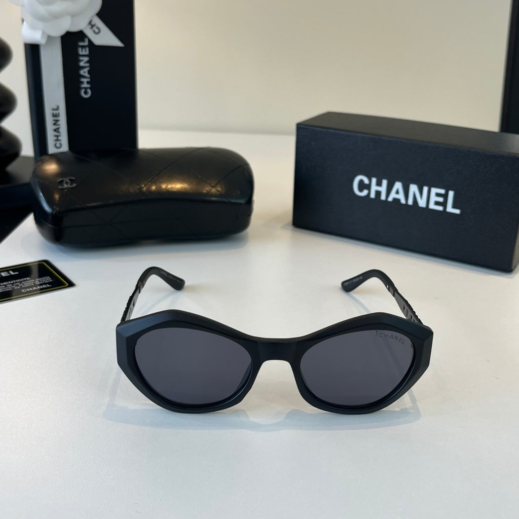 Chanel Fashion Black Lens Sunglasses for Men & Women - 398618 - detail image 2