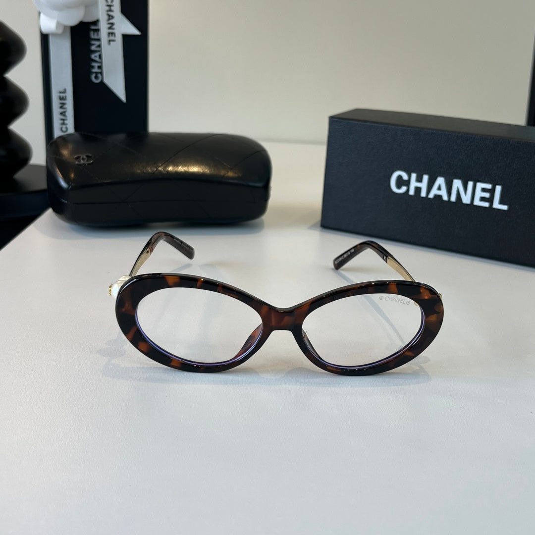 Chanel Cat-Eye Silver Lens Sunglasses for Men & Women - 371769 - detail image 2