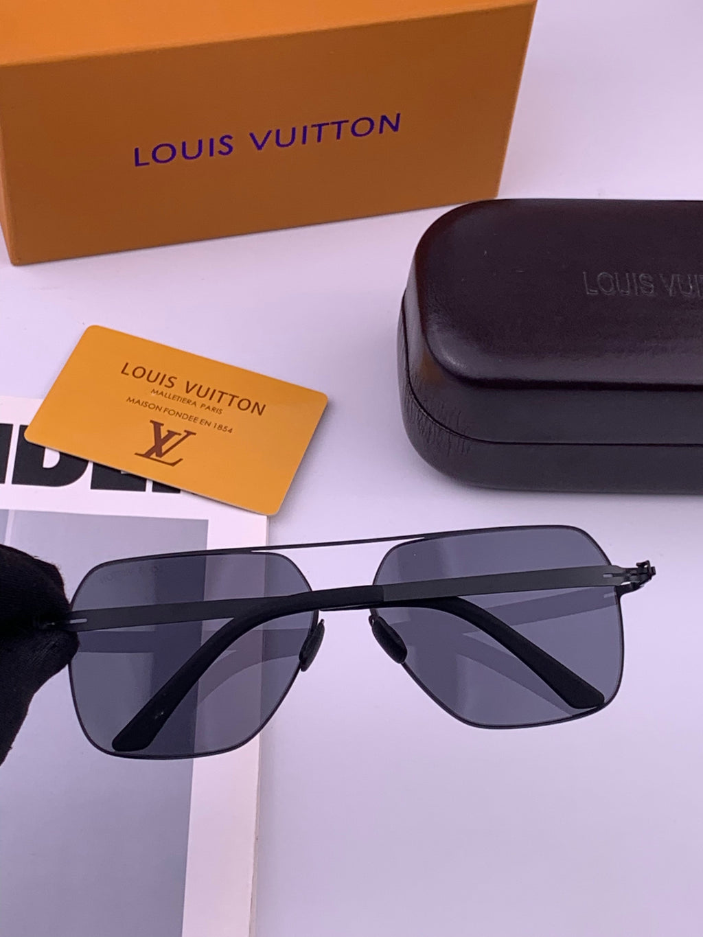 Louis Vuitton L3733 Fashion Gold Lens Sunglasses for Men & Women - 357685 - detail image 6